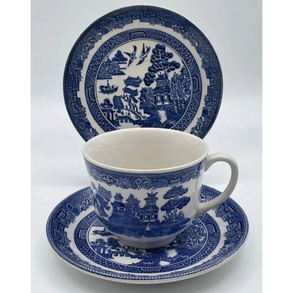 Vtg Blue Willow Lot of Tea Cup And 2 Saucers Johnson Brothers Made In England